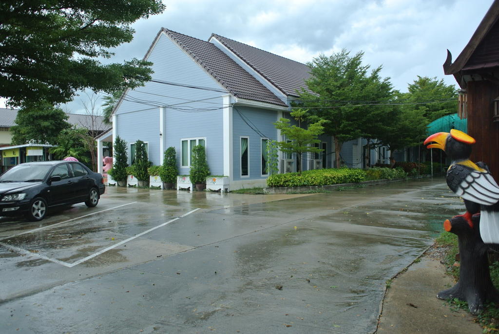 Baan Suan Resort Juree Punsuk Suphanburi Extérieur photo